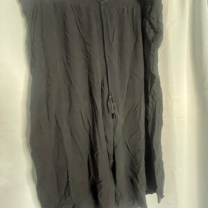 Terra & Sky Lightweight Black Capris